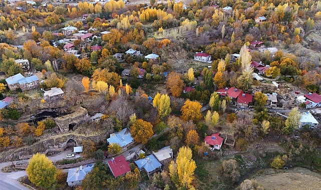  Ahlat'ın tarihi mekanlarında sonbahar güzelliği 