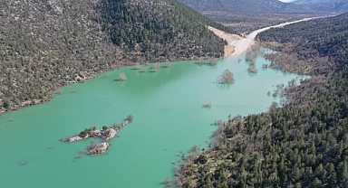 Antalya-Konya karayolunda son durum görüntülendi! Sular altında kalan yol görenlerin ağzını açık bıraktı