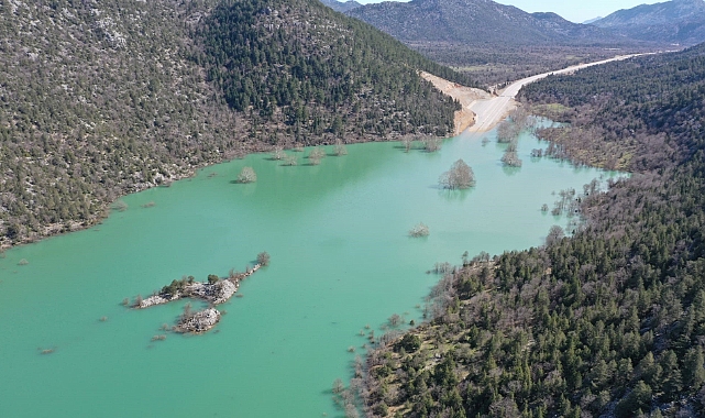 Antalya-Konya karayolunda son durum görüntülendi! Sular altında kalan yol görenlerin ağzını açık bıraktı