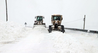 Büyükşehir'in karla mücadelesi sürüyor