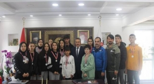 Kaymakam ve Belediye Başkanı Şampiyonları makamlarında ağırladı