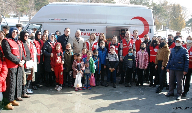 Kızılay, Şehir Hastanesi'nde tedavi gören çocukları sevindirdi