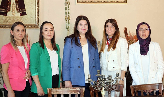MHP'li kadınlar kadın ve siyaseti Mersin'de konuştu