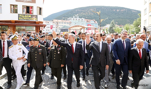 Bakan Akar, Akşehir'deki Milli Mücadele Günü'ne katıldı
