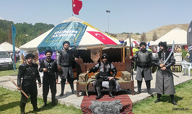 Büyükşehir'in Ahlat'ta kurduğu çadıra büyük ilgi