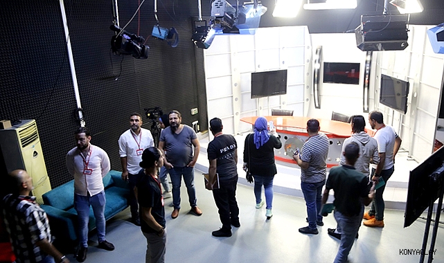 SÜ'den Azez'deki gazetecilere medya okuryazarlığı eğitimi