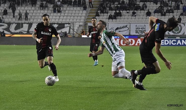 Konyaspor zirve yarışında fırsatı kaçırdı