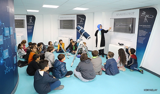 Öğrenciler ara tatili Bilim Merkezi'nde geçiriyor