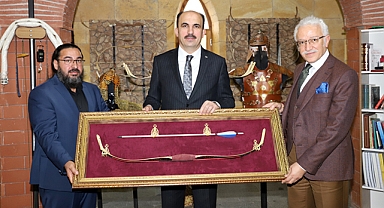 Okçuluğu öğrenmek için Almanya'dan Konya'ya geldi