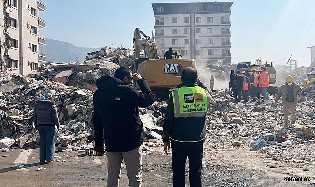 Altay depremzedelere yemek dağıttı
