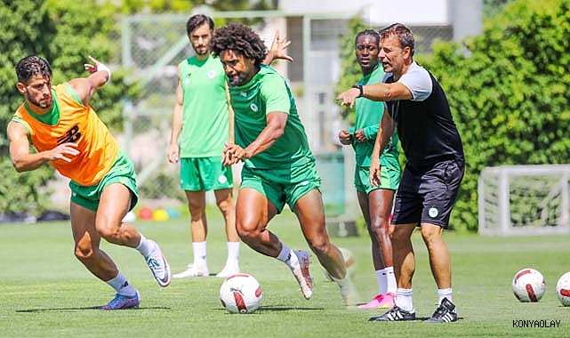 Konyaspor çift kale maçla ısındı