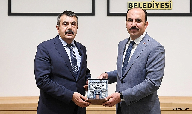 Bakan Tekin'e tarihi taş binada tarihi yolculuk