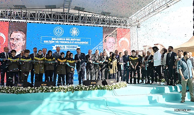 Milli Eğitim Bakanı Tekin Konya'da akademi açtı