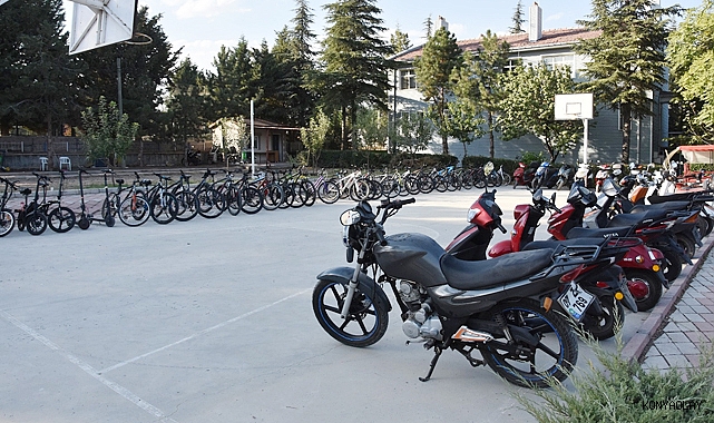 Polisin baskın yaptığı evden çıkanlar şaşırttı