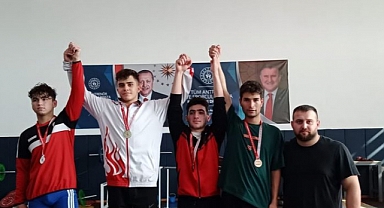 Bayındır, dereceye giren pehlivanları tebrik etti