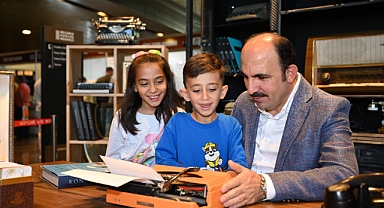 Binlerce kitapsever bir araya geldi