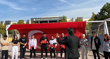 Cumhuriyet'in ikinci yüzyılının ilk gününün ilk dersi