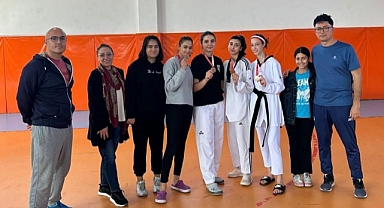 Kavuş sporcuları kutladı