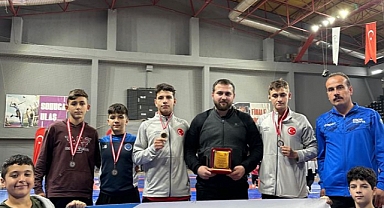 Başkan Bayındır Başarılı Güreşçileri tebrik etti