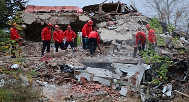 Ilgın Belediyesi'nin 30 kişilik ekibi tatbikatlara devam ediyor