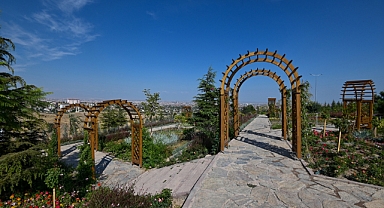 Koku Bahçesi Seyir Tepesi’nde ziyaretçilerini bekliyor