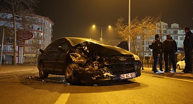 Alkollü sürücü kaza yaptığı aracını bırakıp kaçtı