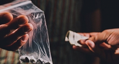 Araçtan uyuşturucu zulası çıktı