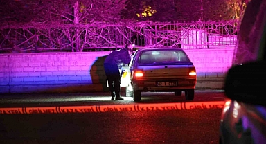 Araçla giderken silahlı saldırıya uğradı