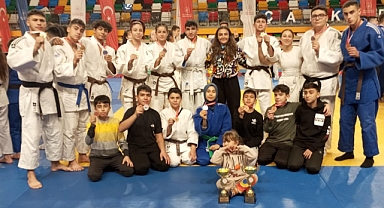 Judocular madalyalarla döndü