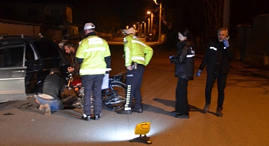 Otomobil ile motosiklet çarpıştı