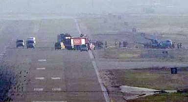 Uçak pistten çıktı, hava alanı uçuşlara kapatıldı