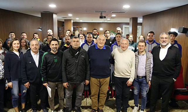 Konya Basketbol Antrenörleri Necati Güler ile buluştu.