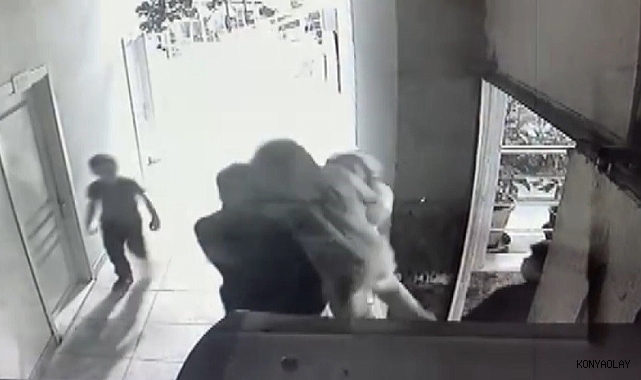 Öfkelendiği çocuğu yere fırlattı