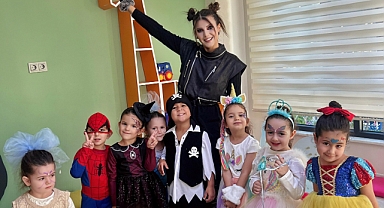 Elephant Kids'te Geleneksel Kostüm Partisi