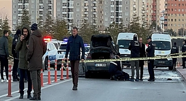 Yolda giden otomobildeki patlamada 2 kişi öldü