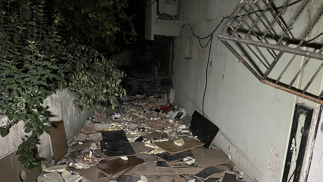 Metruk bina içerisinde kafatasları ve kemik parçaları bulundu