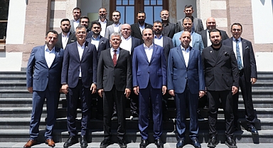 Konyaspor yönetimi Başkan Altay'ı ziyaret etti