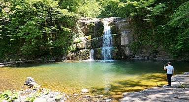 Küre Dağları Milli Parkı'ndaki Gölderesi Şelalesi ilgi çekiyor