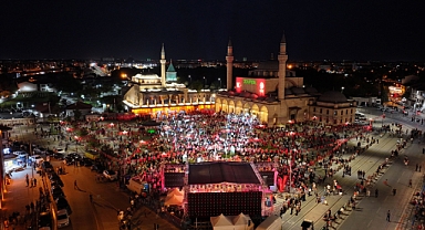 15 Temmuz'un 9'uncu yıldönümünde Konyalılar Mevlana Meydanında bir araya geldi