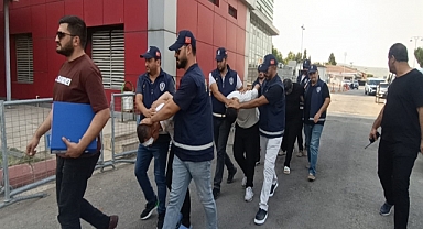 18 kilo altını gasbedip polislere ateş açtılar