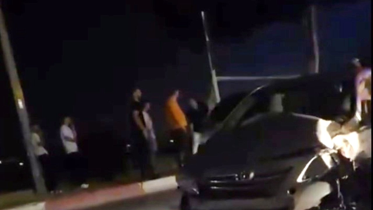 Kaldırımda yürürken otomobilin çarptığı baba ve oğlu öldü