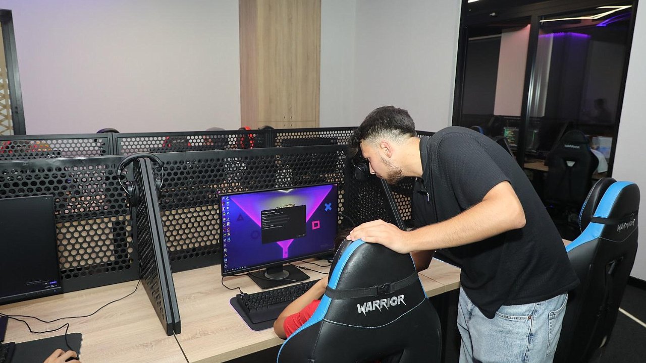 Karatay Ali Ulvi Kurucu Gençlik Merkezi’nde yaz kurslarına yoğun ilgi