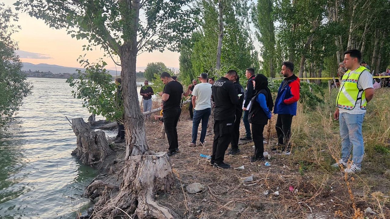 Serinlemek için girdiği baraj gölünde boğuldu