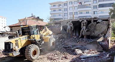 Ereğli Belediyesi Metruk binaları yıkıyor