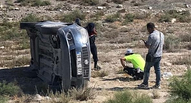 Otomobil takla attı; aynı aileden 5 kişi yaralandı