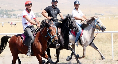 Rahvan at yarışları nefesleri kesti