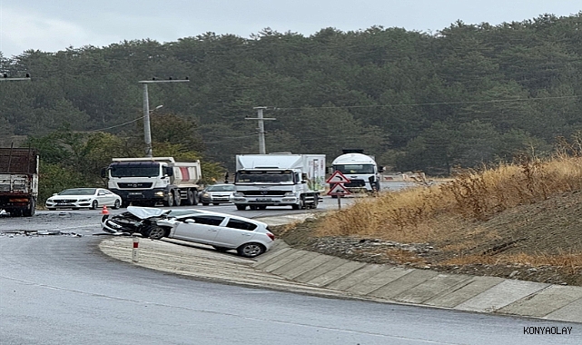 3 araç çarpıştı: 10 yaralı