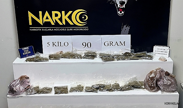 Araçtaki koltuğun altından 5 kilo esrar çıktı
