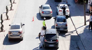 Ehliyetsiz sürücü drona fena yakalandı