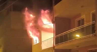 Evini ateşe veren baba öldü, oğlu yaralandı